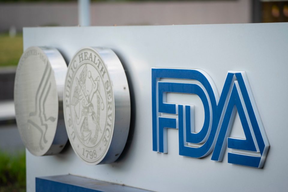 Се очекува ФДА да ги одобри лековите на Фајзер и Мерк