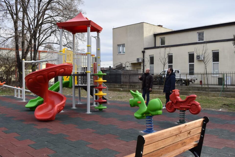 Костовски: За десетина дена започнато и завршено ново детско игралиште за потребите на децата од градинката „11 Октомври” во Бутел 1
