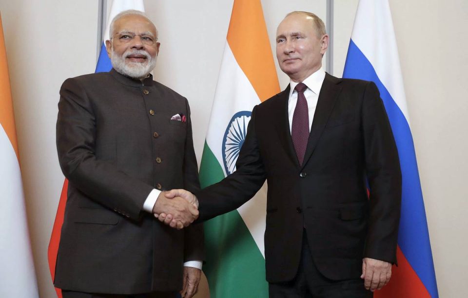 Русија и Индија потпишаа договори за трговија и оружје
