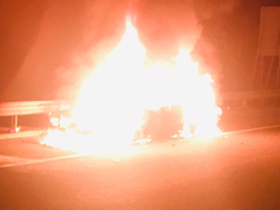 За 3 минути изгоре возилото на претседателот на Стопанската комора за енергетика, Манасков
