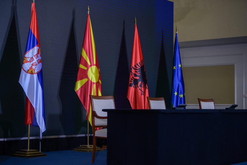 ВМРО-ДПМНЕ: Заев ветуваше Европска унија, бесплатно здравство и високо образование, а најголем дострел му е писмо за Отворен Балкан