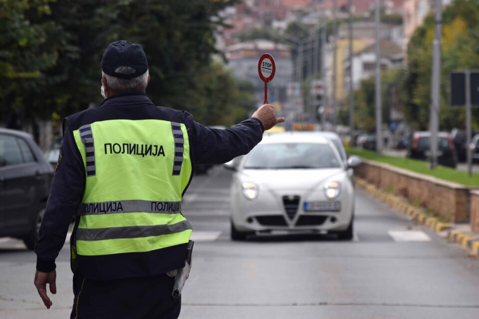 Полицијата казни 144 возачи во Скопје