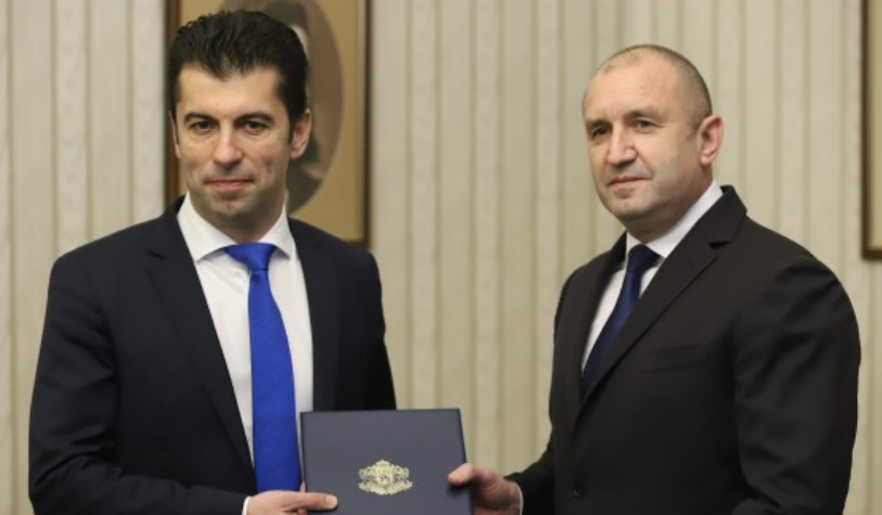 Радев му го врачи мандатот на Кирил Петков за состав на новата бугарска Влада