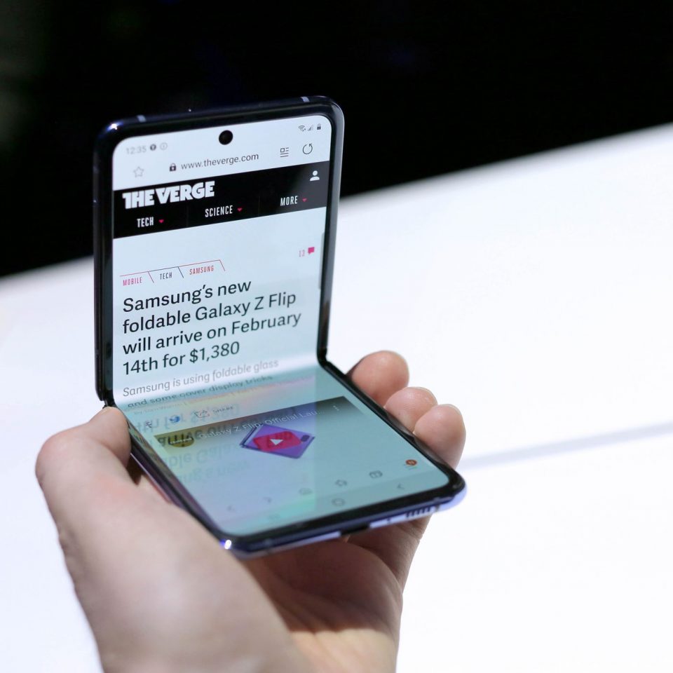 Samsung: Паметните телефони на преклопување се продаваат како никогаш до сега