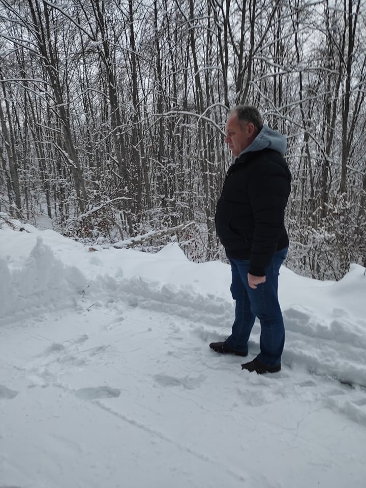 Градоначалниците на ВМРО-ДПМНЕ на терен го расчистуваат снегот
