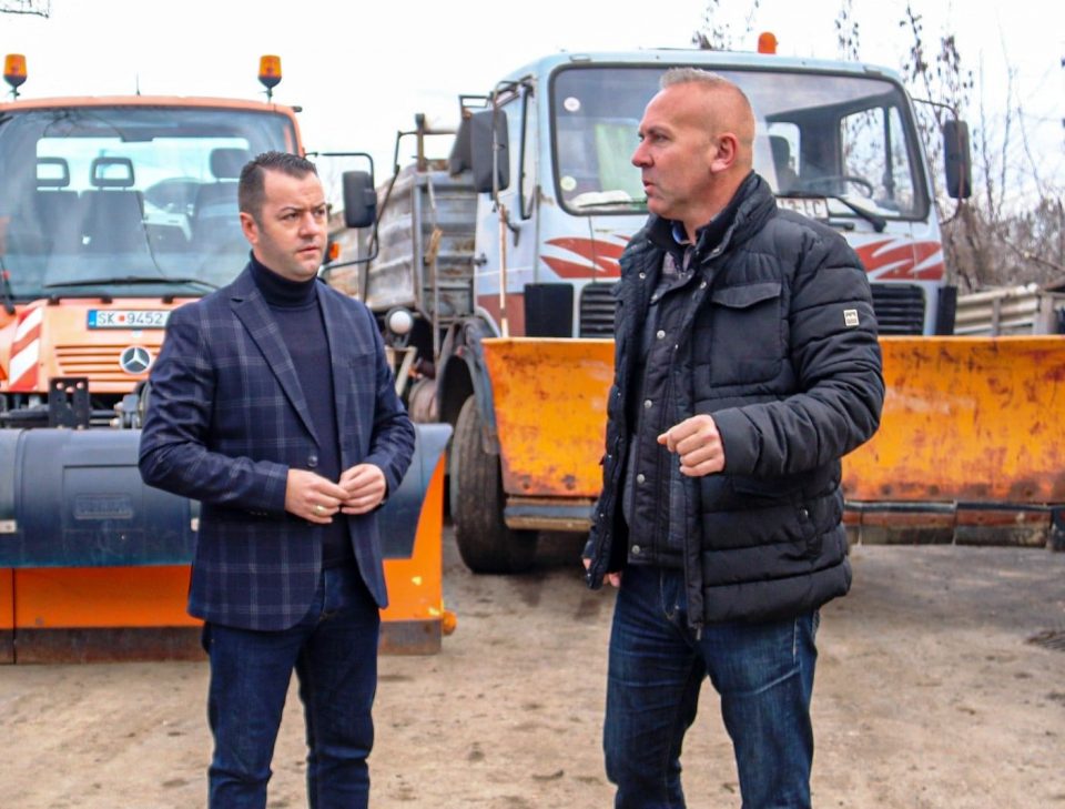 Стефковски направи посета на фирмите кои имаат договор со општина Гази Баба за зимско оддржување