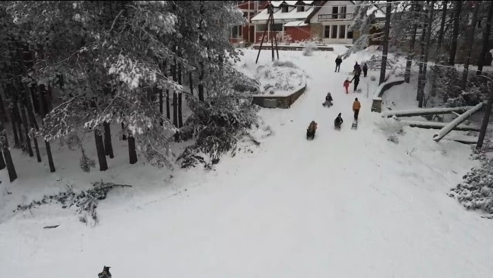 Обилниот снег ги врати посетителите на Голак