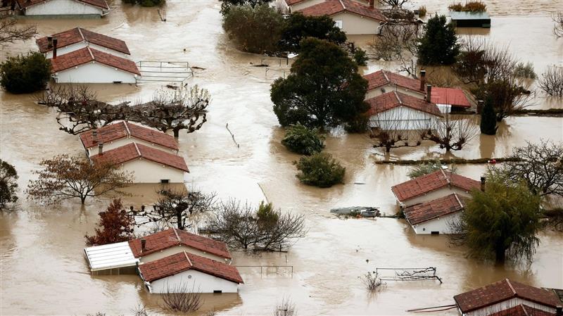 (ВИДЕО) Најмалку еден загинат во страшните поплави во Шпанија
