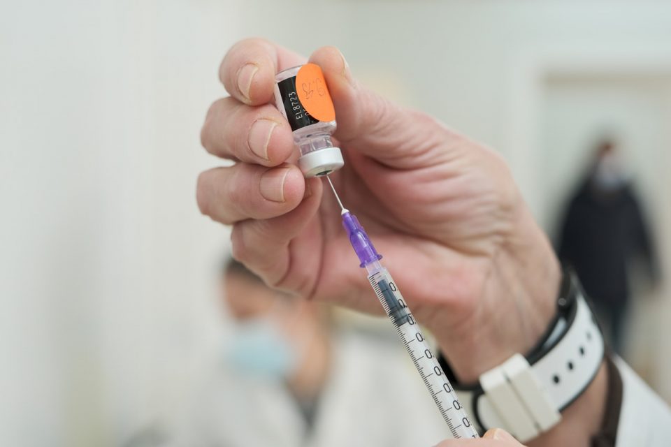 Австрискиот парламент ќе гласа за задолжителна вакцинација против Ковид