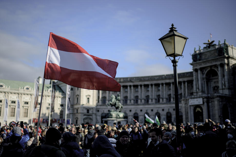 Масовен протест против мерките во Виена, има инциденти и апсења
