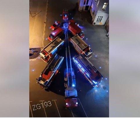 (ВИДЕО) Уникатна божиќна честитка од загрепските пожарникари