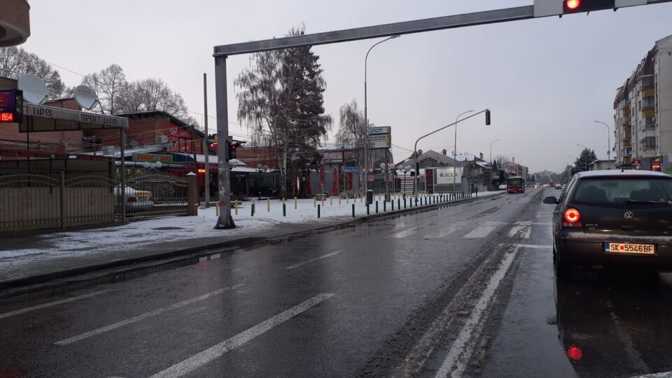 (ФОТО) Сите булевари и улици под Град Скопје се чисти и проодни, од почетокот на врнежите на снег фрлени 300 тони сол