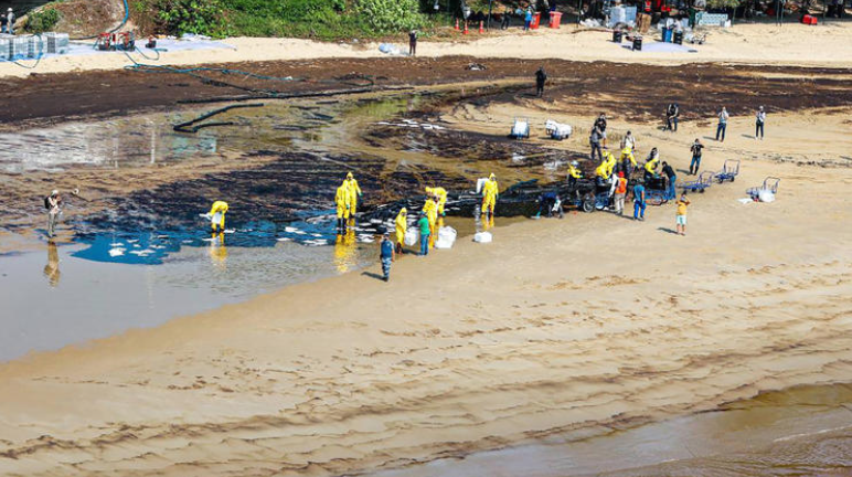 Тајланд: Од подводна цевка се излеале 50.000 литри нафта