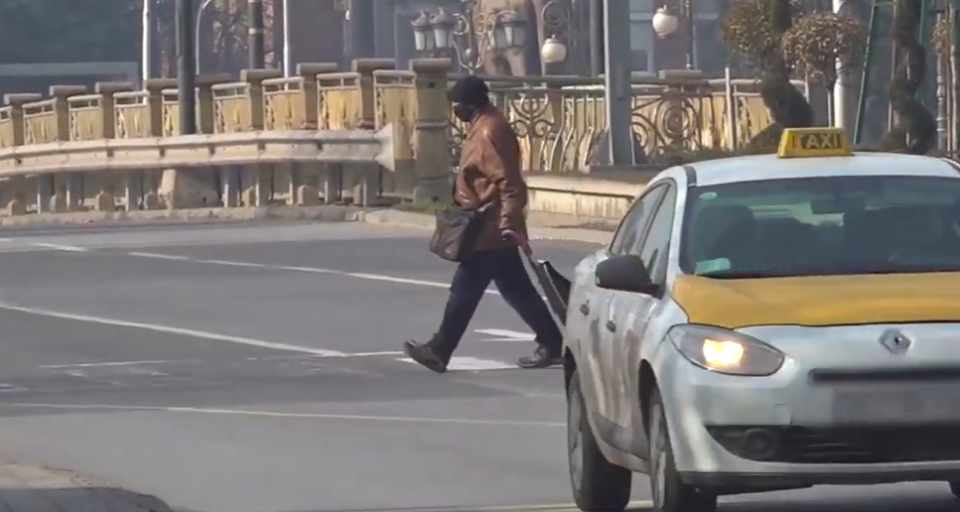 (ВИДЕО) Полицијата казнува за непропуштање пешаци на пешачки премин, санкционирани 213 возачи