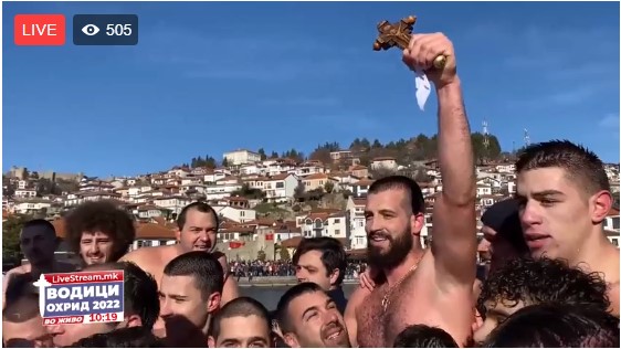 Мартин Гоџо најсреќен: Го фати крстот во Охрид