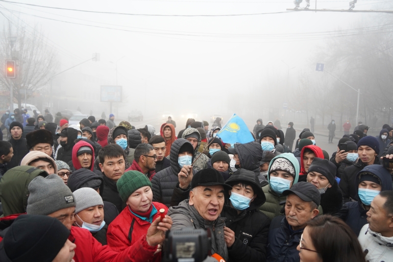Полицијата во Алмати: Приведени се околу 2.000 лица од протестите