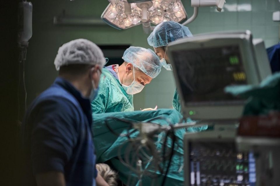Филипче: Успешно извршивме сложена операција врз млада пациентка