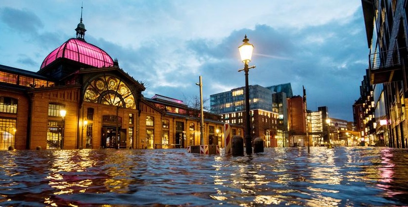 Поплави во Хамбург по силно невреме што го погоди градот