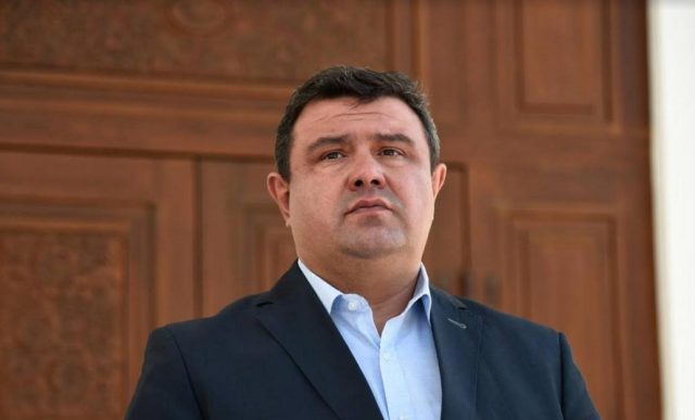 ВМРО-ДПМНЕ ја напушти денешната седница бидејќи Одлуката за изменување и дополнување на Одлука за избор на претседател, заменик претседател и членови се стави на пленарна седница без да го помине филтерот
