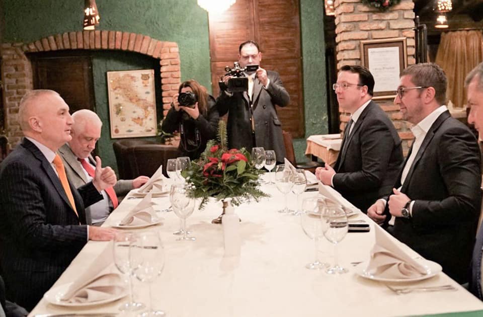 (ФОТО) Мицкоски на работна вечера со албанскиот претседател Илир Мета
