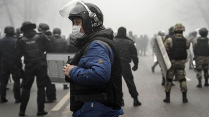 Во Алмати стапи на сила полицискиот час, апел до жителите да останат дома