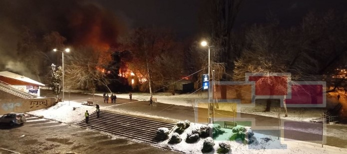(ФОТО+ВИДЕО) Пожар во Градски парк: Горат бараки во близина на стадионот