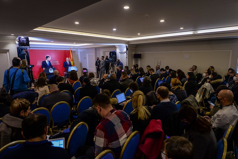 ЗНМ бара Владата да ги почитува ковид-протоколите за медиумско покривање настани во затворен простор