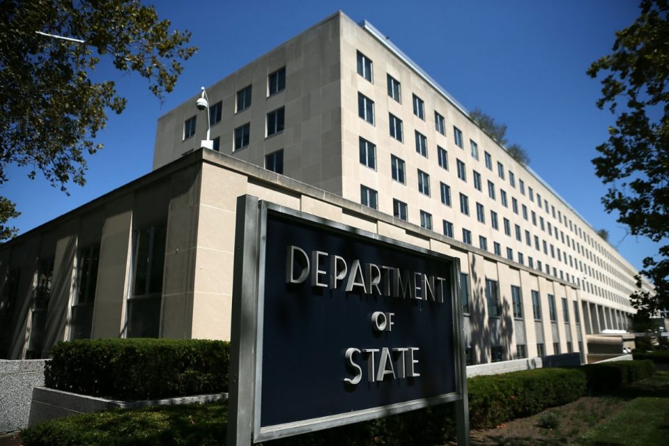 САД ги евакуира семејствата на вработените во амбасадата во Украина
