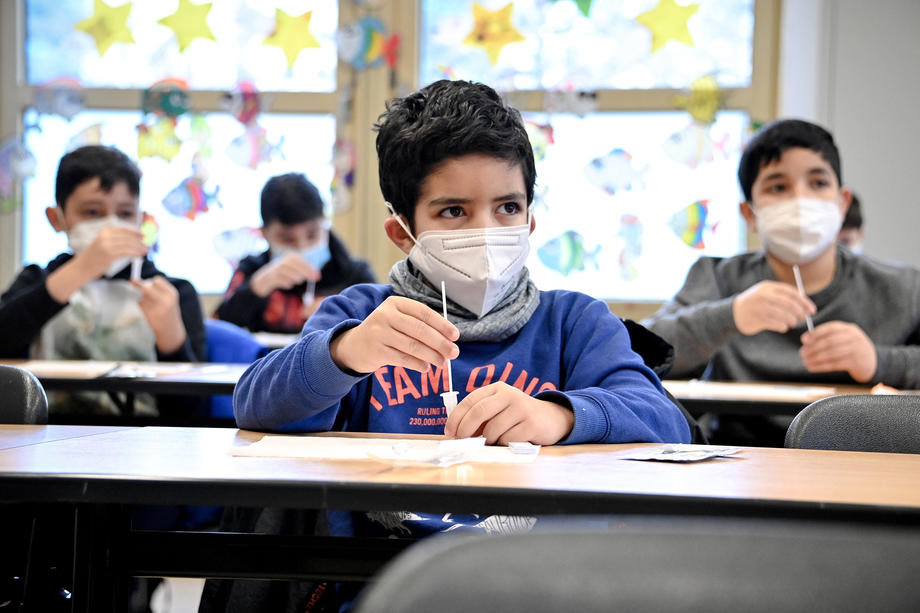 Комисијата за заразни болести денеска не дискутирала за маските во училиштата, предлага нова методологија за епидемиолошкиот ризик