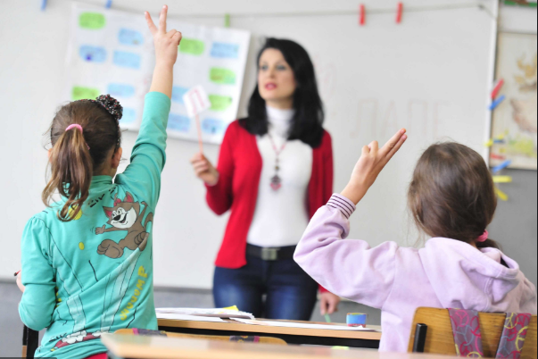 МОН: Наставниците да останат дома, исто како учениците