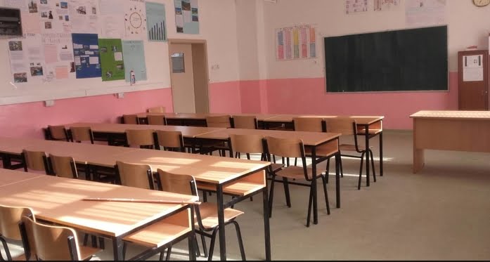 Стефковски: Попладнево пристигнаа дојави за бомби во 7 училишта во Гази Баба