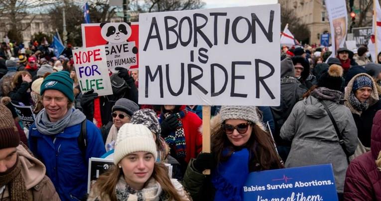 Десетици илјади на протест во Вашингтон против правото на абортус