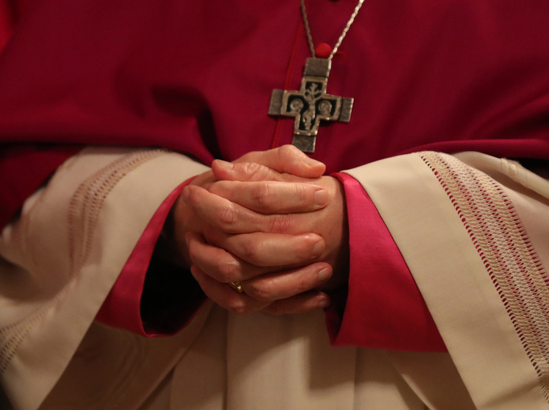 Ватикан се извини за сексуалното злоставување малолетници