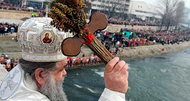 Православните верници го слават Богојавление-Водици