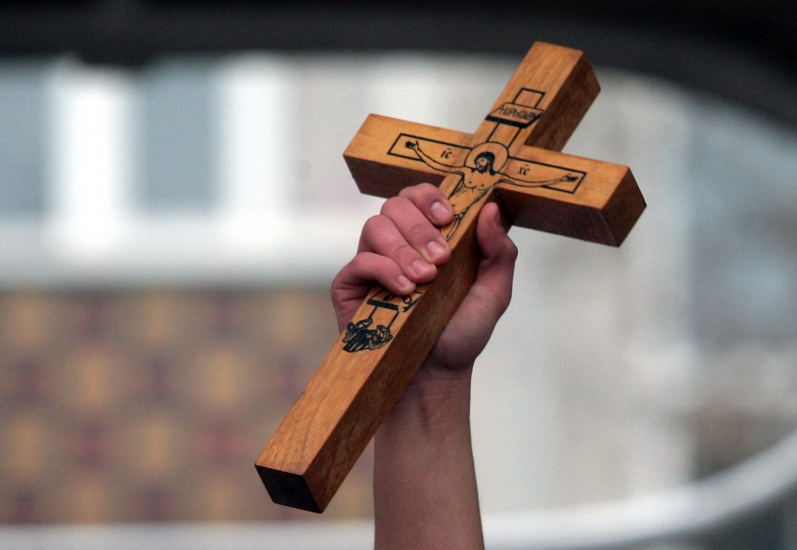 Светиот крст во Скопје го фатија сите верници
