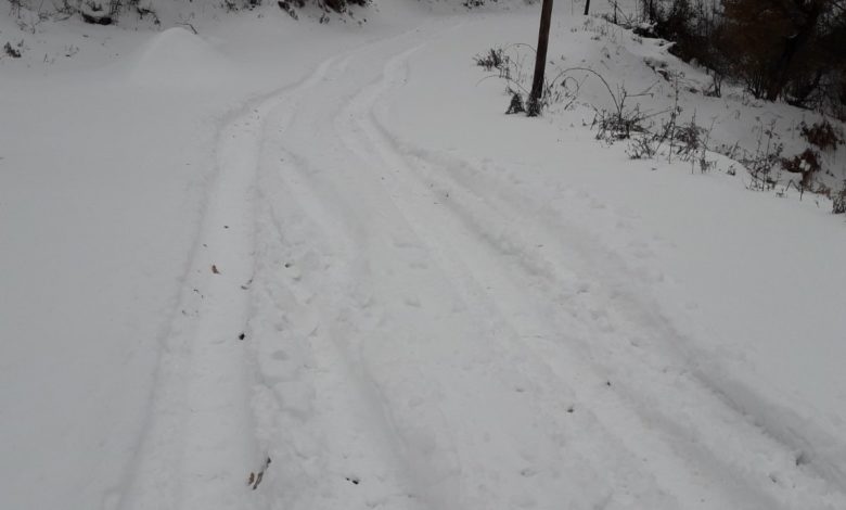 Патот до Луковица и натаму непрооден поради неисчистен снег