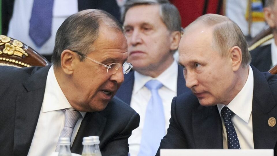 Министрите за надворешни работи на ЕУ усвоија нов пакет санкции: Замрзнат имотот на Путин и Лавров