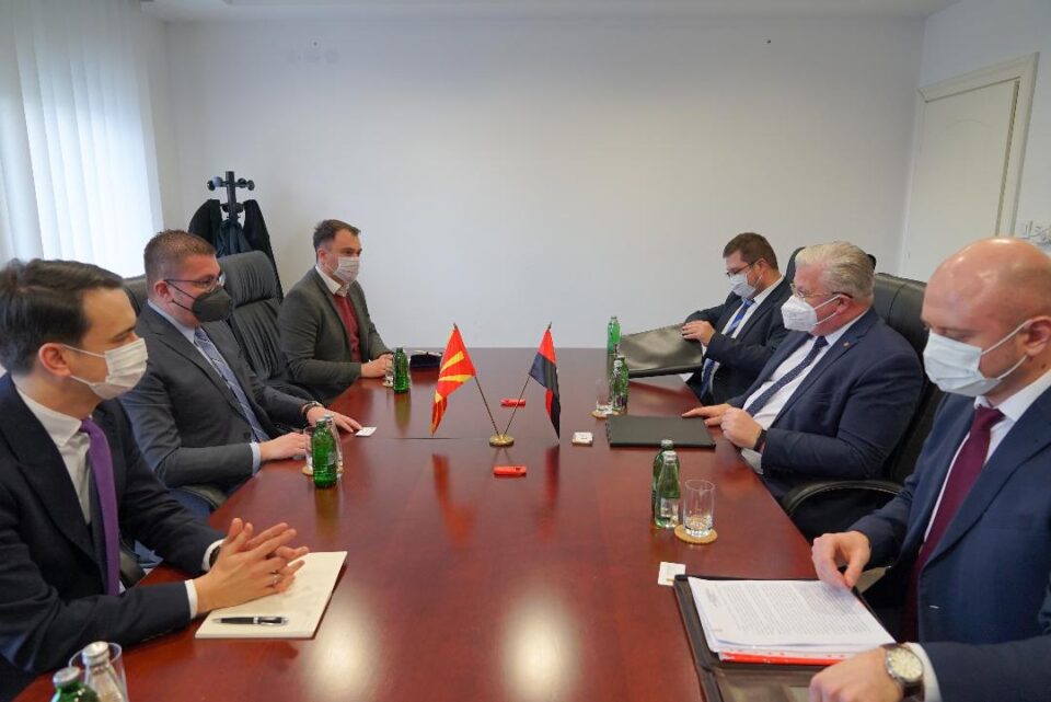 Мицкоски на средба со Баздникин: Македонија бележи политички и економски застој