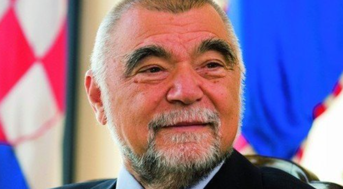 Поранешниот хрватски претседател Месиќ денеска во Косово