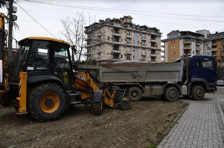 Општина Кисела Вода започна со изградба на паркинг простор во населбата Расадник