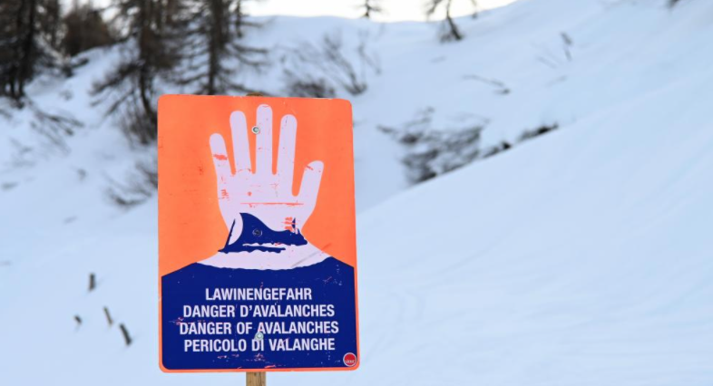 Четири лица загинаа во лавина во Тирол, Австрија