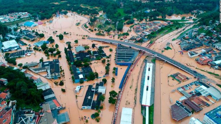 Најмалку 18 загинати во поплавите во Бразил