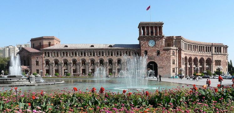 Ерменија во март избира нов претседател, владата во трка со министерот Хачатуријан