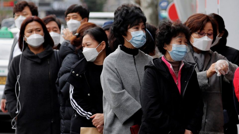 Јужна Кореја ги продолжува мерките поради омикрон