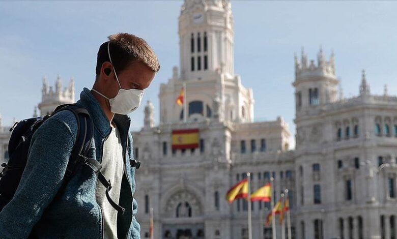 Шпанија на 10 февруари го укинува задолжителното носење маски на отворено