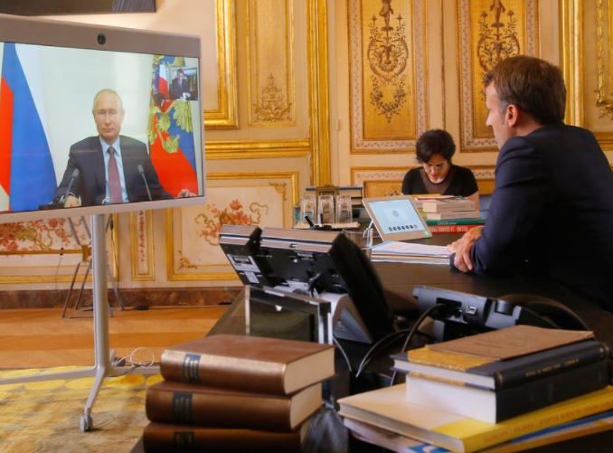 Макрон и Путин разговараа речиси два часа за украинската криза