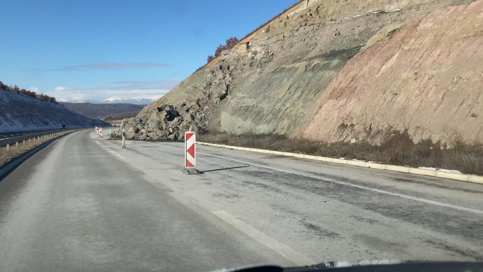 Во постапка е избор на фирма што ќе ги расчистува одроните на автопатот Миладиновци – Штип