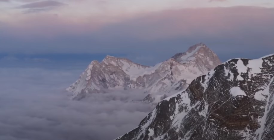 Мразот што се создаваше 2.000 години на Монт Еверест, се стопи за околу 25 години