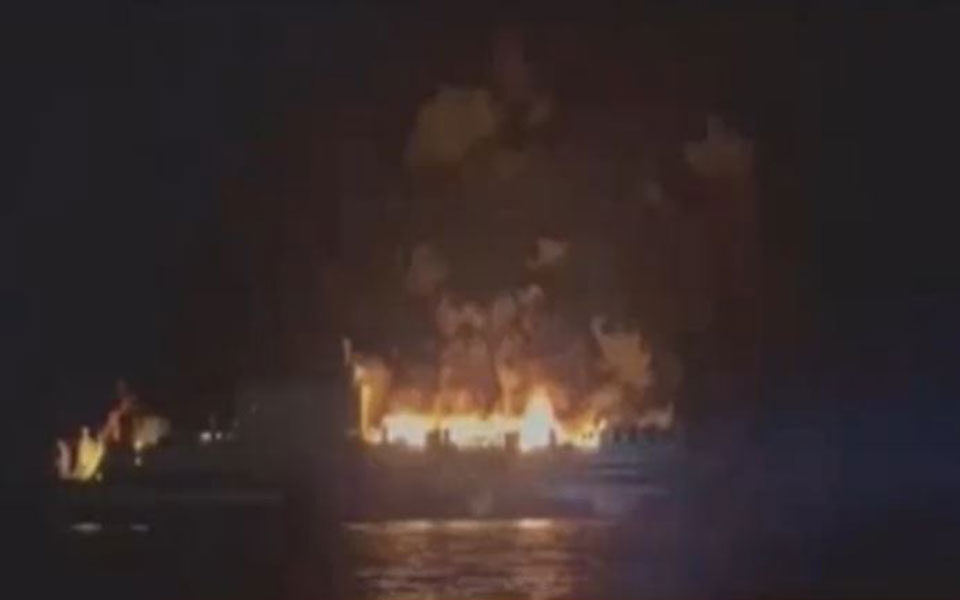 Пожар на траект што пловел од Грција за Италија со над 250 патници