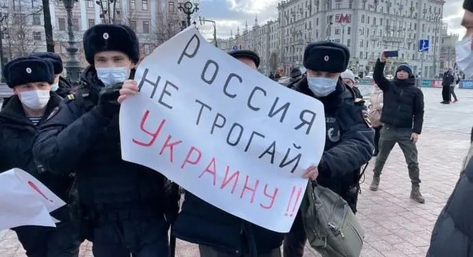 На антивоени протести во Русија уапсени над 700 лица